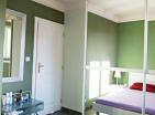 Duplex penthouse 135 m2 në Budva me 3 dhoma gjumi, 1 km nga deti