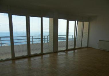 Стан 143 м2 са 3 спаваће собе у Seoca са предивним панорамским погледом на море