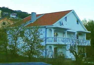 Maison à Shushchepan, Herceg Novi avec 2 étages privés et grand terrain