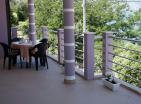 Villa avec une piscine intérieure, un Jacuzzi et une vue panoramique sur les bouches de kotor