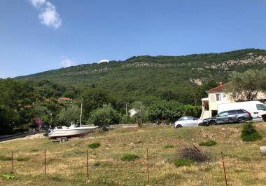 Grande parcelle de terrain dans Kavac pour villa avec vue sur la mer à Boka