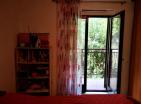 Apartamento de un dormitorio con vista panorámica en Budva, a 5 minutos de la playa