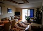 Apartamento de un dormitorio con vista panorámica en Budva, a 5 minutos de la playa
