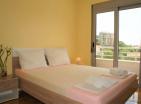 Deux chambres, appartement de 99 m2 avec vue sur la mer à Budva