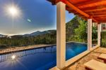 Villa de lujo en Becici con piscina y apartamentos