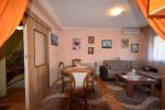 Πολύ καλό διαμέρισμα 3 δωμάτια στο Tivat, λίγα βήματα από τη θάλασσα