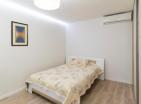 3 dhoma apartament në Tivat me ngrohje qendrore pranë detit