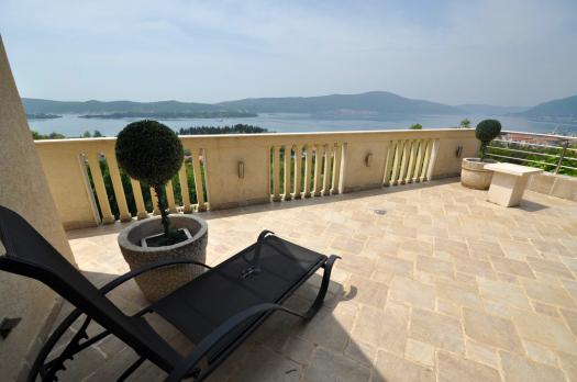Луксузни вила у Тивате са 6 спаваће собе, велики базен, башту и панорамским погледом на море