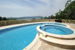 Lux villa à Tivat avec 6 chambres, grande piscine, jardin et vue panoramique sur la mer