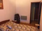 Të mobiluara banesën e 79 m2 me dy dhoma gjumi në Budva