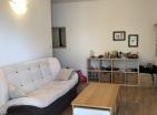 Soleado apartamento en Budva con 2 dormitorios 600 del mar