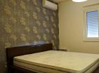 Për shitje gjerë 3 dhoma gjumi apartament në kompleks me pishinë në Bechichi
