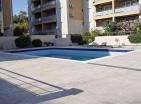 En venta amplio apartamento de 3 dormitorios en complejo con piscina en Bechichi