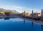 Prodaje se luksuzni dvoetažni penthouse sa 3 spavaće sobe i panoramskim pogledom na more u Bečićima