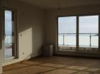 Për shitje dy niveli penthouse me 3 dhoma gjumi dhe panoramike pamje në det në Bechichi