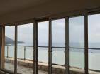 Na predaj mezonetový penthouse s 3 spálňami a panoramatickým výhľadom na more v Bechichi