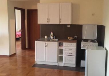 Trzy pokojowe mieszkanie 82 m2 w mieście Budva, w odległości zaledwie 450 metrów od morza