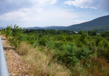 Terreno pianeggiante di terreno in Gorica, Danilovgrad sulla strada principale