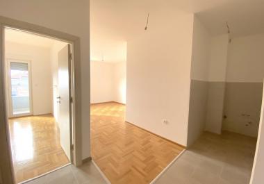 Dva pokoje byt 44 m2 v Budva v pátém patře s panoramatickým výhledem
