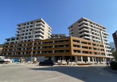 Les nouvelles de deux chambres à coucher appartement de 69 m2 à Budva au complexe moderne