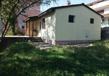 1 floor house in Herceg Novi, Tepla with land plot in 900 m from center