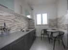 Vypredané : Apartmán s 3 izbami v pokojnej oblasti Budva 800 m od mora v novostavbe