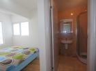 Vyprodáno : Apartmán se 3 pokoji v klidné oblasti Budva 800 m od moře v novostavbě
