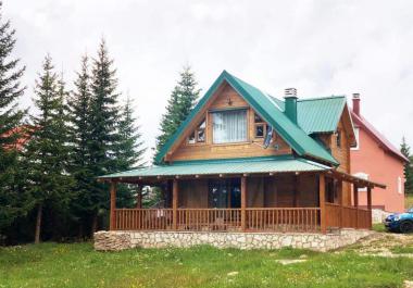 Dřevěný dům v Zhablyak, Uskoci pro celoroční ubytování